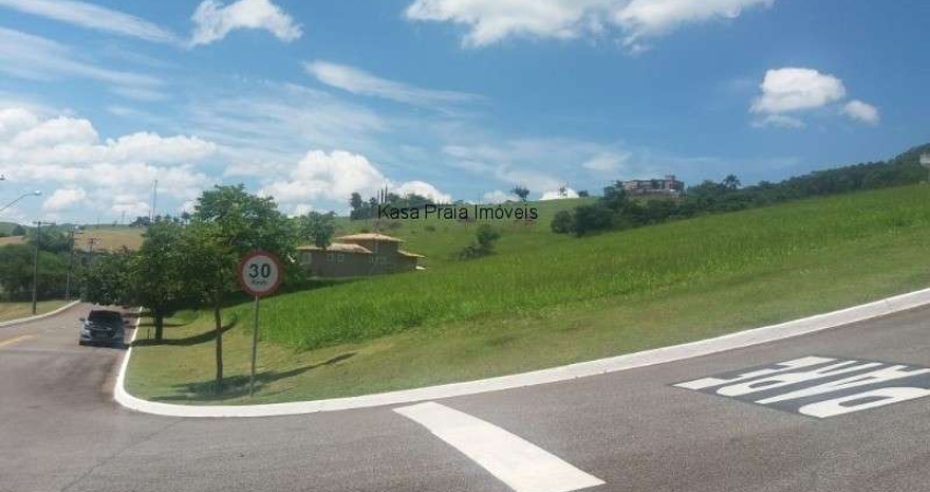 Terreno em condomínio fechado de alto padrão e com ótima localização em Paraibuna.