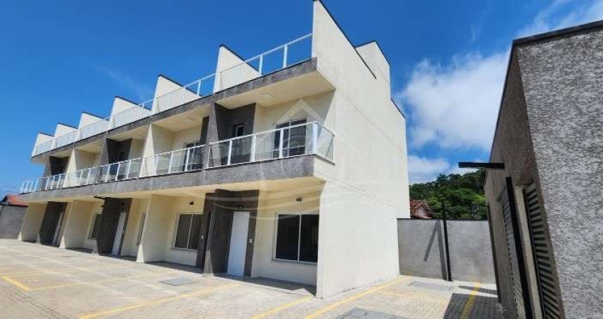 TRIPLEX NOVO EM CONDOMÍNIO FECHADO COM 2 SUÍTES E 2 VAGAS NO CENTRO DE CARAGUATATUBA/SP