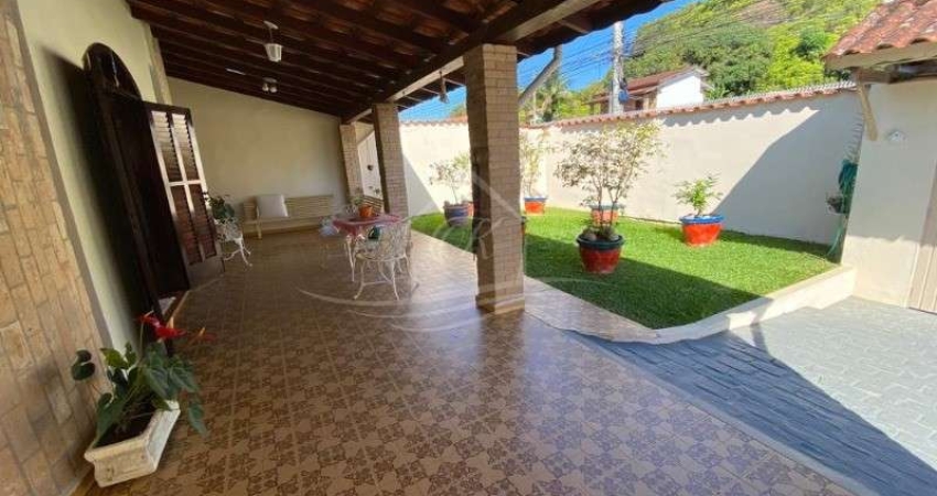Casa com piscina para venda na Martim de Sá em Caraguatatuba
