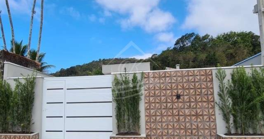 CASA NOVA 'A VENDA CERCA DE 250 METROS DA PRAIA MASSAGUAÇÚ, COM 03 DORMITORIOS, SENDO UMA SUITE, CARAGUATATUBA/SP