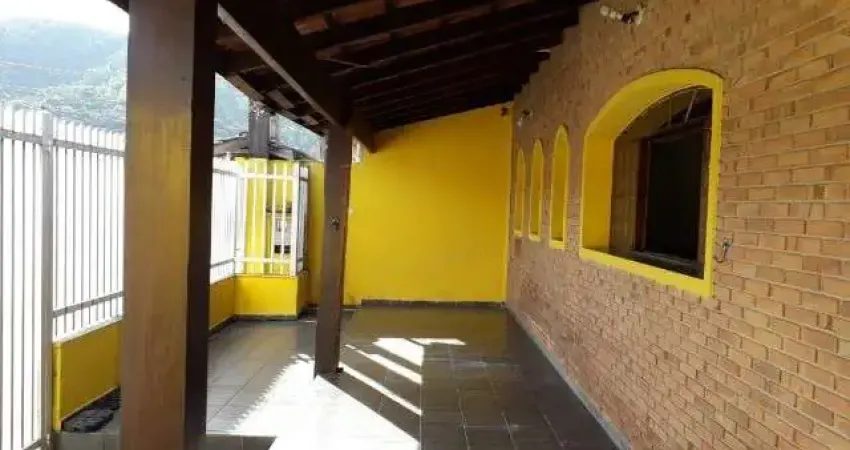 CASA COM PISCINA, CHURRASQUEIRA, SAUNA, 03 DORM (1STE) BAIRRO ESTRELA DALVA CARAGUATATUBA