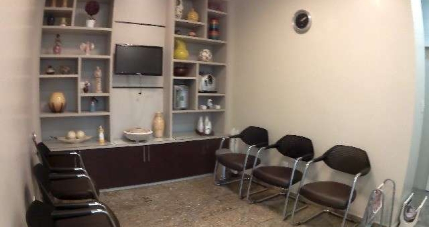 SALA COMERCIAL NO CENTRO DE CARAGUATATUBA ÓTIMA LOCALIZAÇÃO