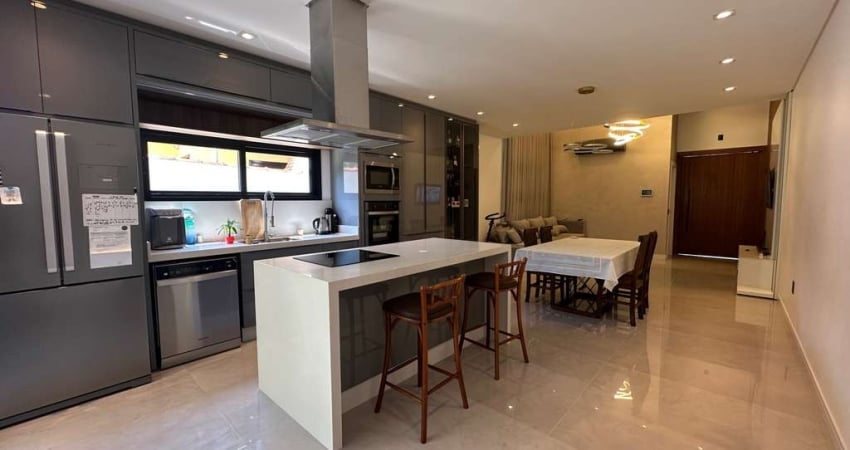Oportunidade! Casa Averbada com 166m² | Modernidade e Conforto | 3 Quartos, Área Gourmet, Energia Solar + | Analisamos permuta na negociação!