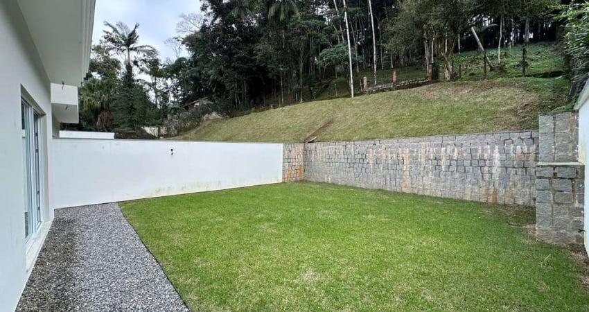 Casa Exclusiva com 4 Quartos e 1.336m² de Terreno Verde | Oportunidade Única de Morar em Localização Central com Área Verde em uma localização única!