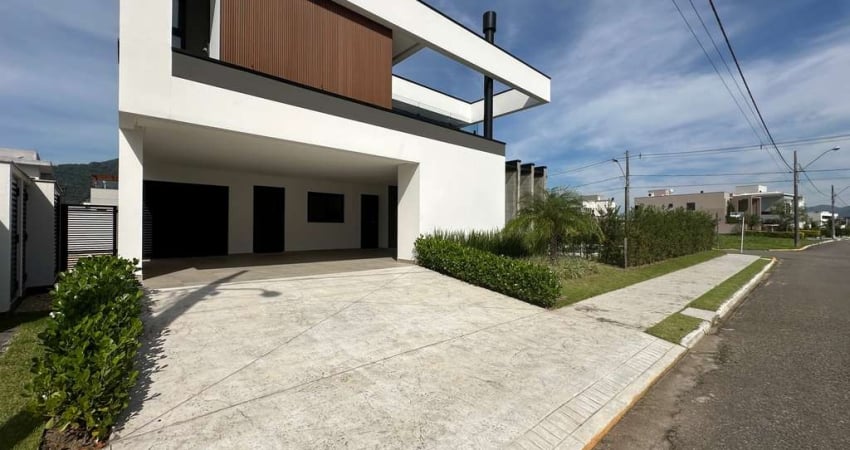 Viva agora o extraordinário! Condomínio Caledônia Private | Localizado em Camboriú | Tranquilidade, Segurança e Lazer! | Analisa Permuta!