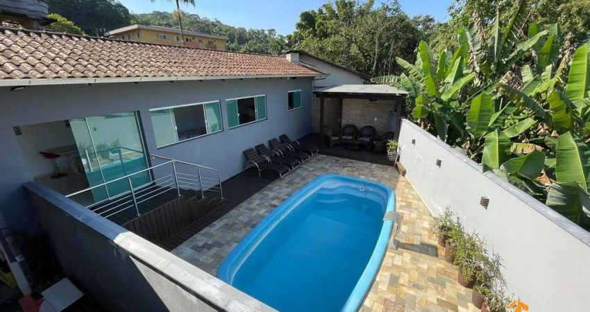 Casa Térrea com Piscina e Área de Festas no Bairro Nova Brasília - Oportunidade Única de Viver com Conforto e Diversão! Venha Conhecer! Opotunidade!