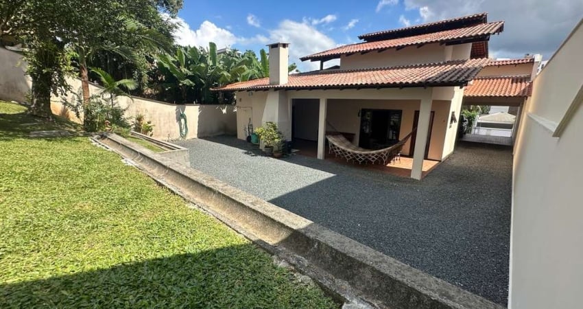 Localizado entre o bairro América e Costa e Silva essa casa tem seu diferencial! Agende sua visita e vamos conhecer essa oportunidade de negócio!