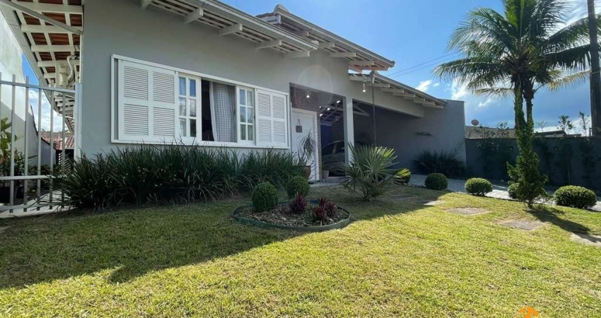 Casa à Venda no Bairro Bom Retiro | 4 Quartos, Piscina, Área Gourmet com Piscina | Contate-nos Agora!