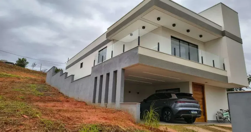 Casa alto padrão 04 suítes e piscina em condomínio Alphaville