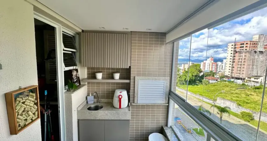 Dois quartos sendo um suíte- sacada com churrasqueira- duas vagas de garagem- planta com 81 metros