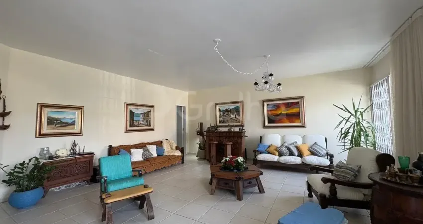 Casa com 7 dormitórios para moradia ou comercio, num bairro de excelência em florianópolis. sc