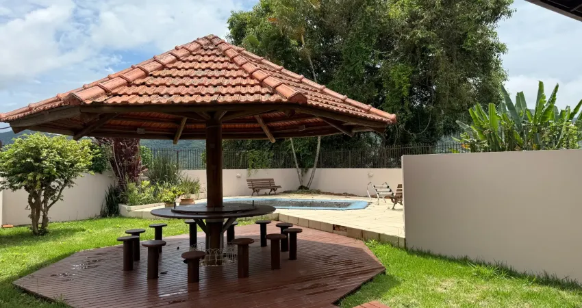 Casa de 304m² com 5 quartos sendo 2 suítes no João Paulo em Florianópolis