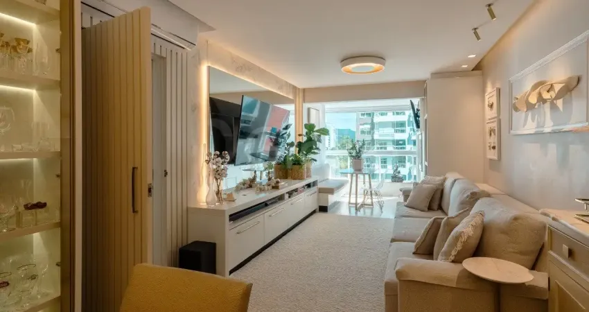 Apartamento à venda na Agronômica, em localização privilegiada, a poucos passos da Beira-Mar Norte.