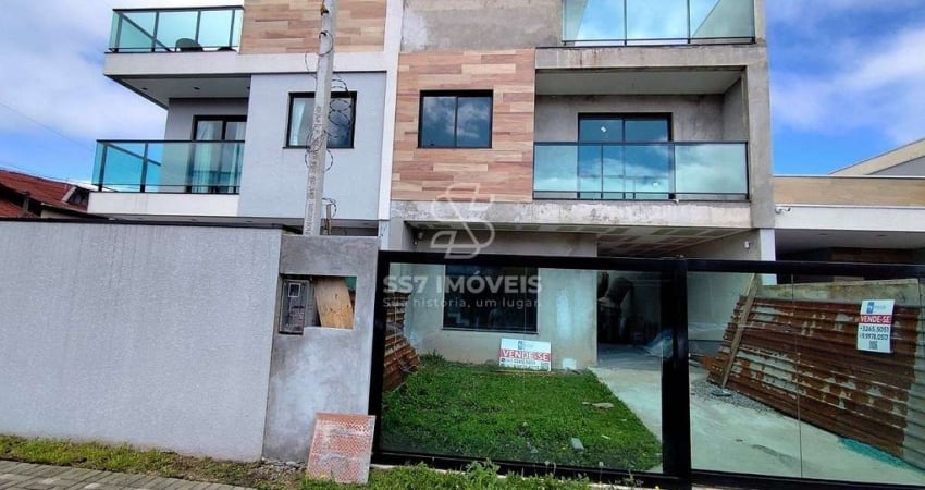 Sobrado tríplex de alto padrão a venda no Conjunto Mercúrio Cajuru, 03 quartos sendo uma suíte com sacada, amplo terraço com churrasqueira e lavabo