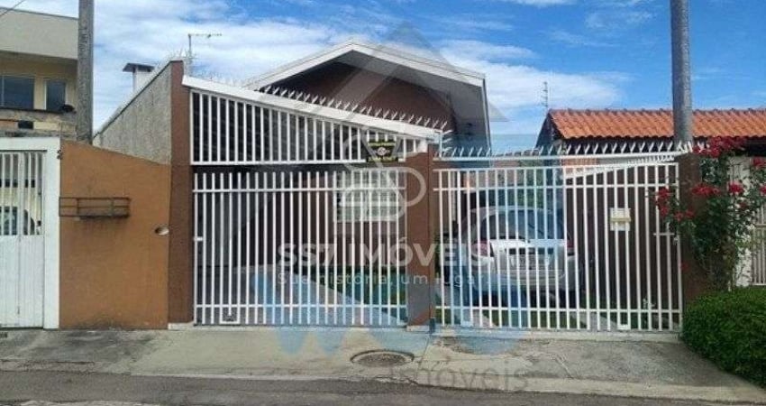 Casa com 03 quartos em excelente estado de conservação no Uberaba