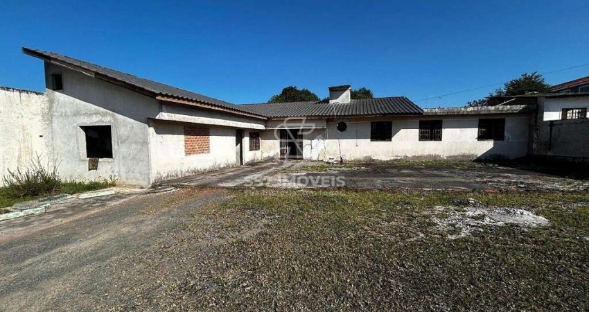 Casa térrea com 3 quartos com um amplo terreno em Campina Grande do sul!