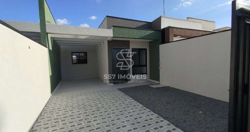 Casa à venda no Jardim Cruzeiro em São José dos Pinhais, com 03 dormitórios sendo 01 suíte, 02 vagas de garagem e espaço de terreno nos fundos.