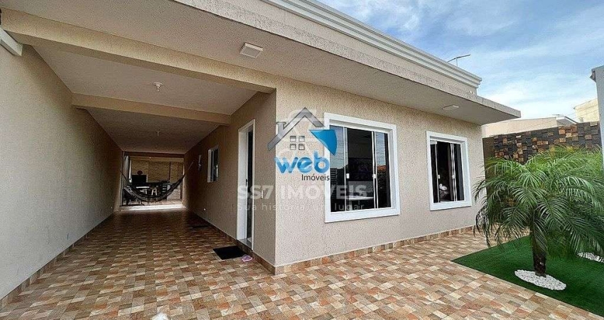 Casa térrea com 3 quartos e com Piscina no Bairro Pinheirinho!