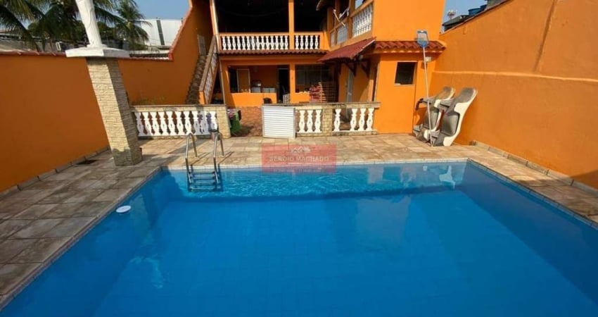Belíssima casa com ampla piscina em Bangu
