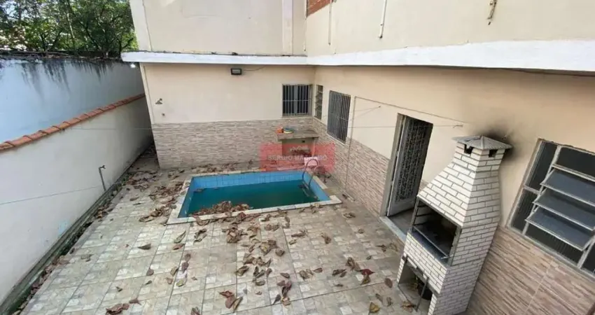 Casa ampla com com piscina em Bangu
