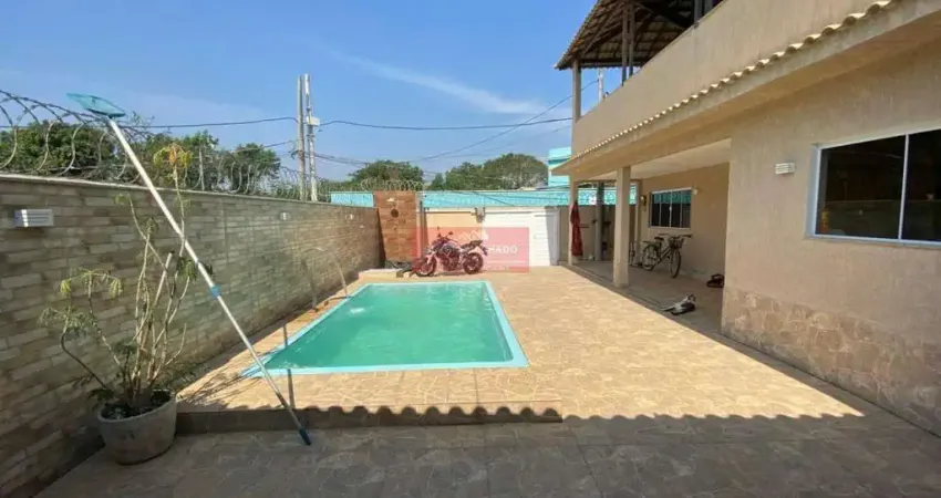 Belíssima casa com 3 quartos e piscina em Bangu