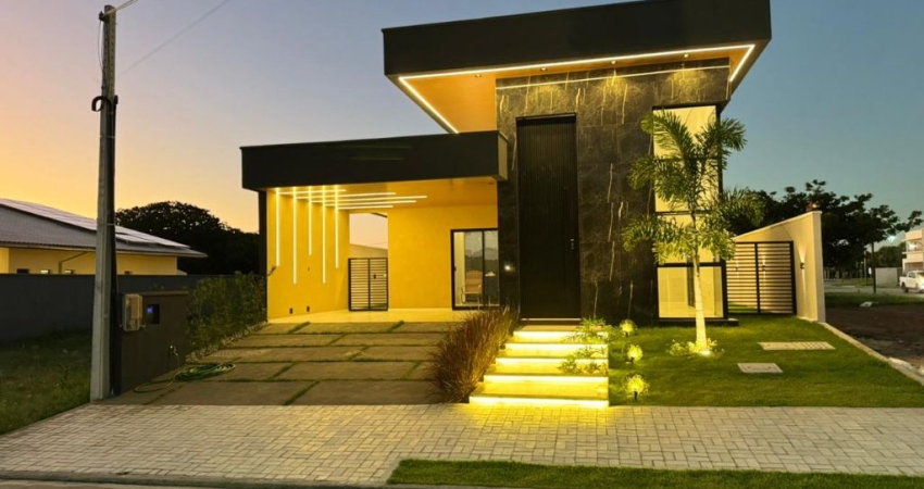 Casa Plana em condominio de  altíssimo padrão com altura de duplex
