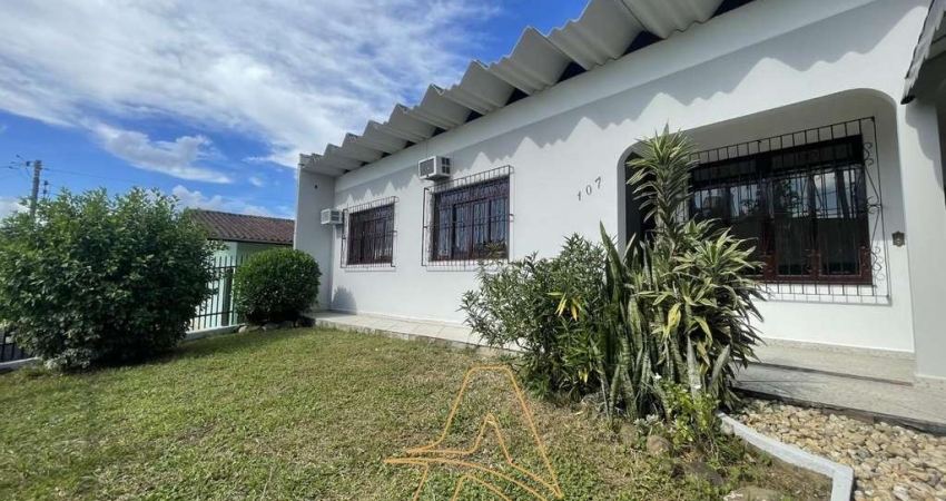 Casa Residencial Semi Mobiliada com 03 Dormitórios Próximo à Rivage