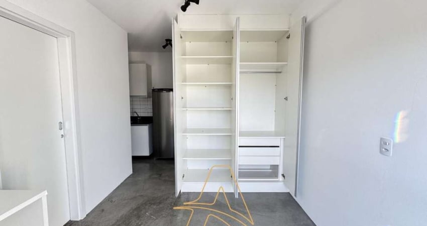 Loft Semimobiliado de 1 Dormitório no Bairro Água Verde