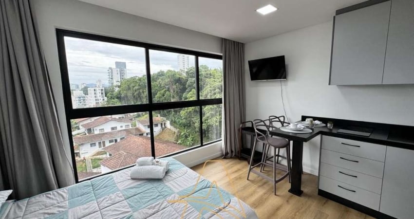 Loft Finamente Mobiliado com Garagem em Condomínio Completo