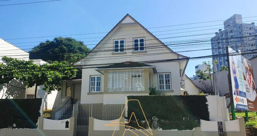 Casa Comercial com Estacionamento na Rua São Paulo no Bairro Victor Konder