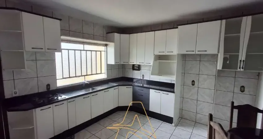 Parte Superior de Casa com 4 Dormitórios e Área de Festas no Bairro Escola Agrícola