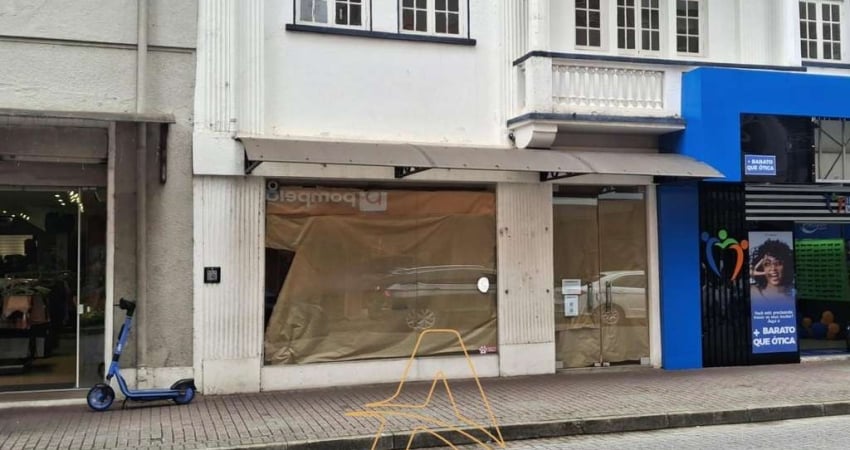 Sala Comercial Térrea com Mezanino na Rua XV De Novembro
