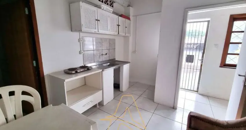 Quitinete mobiliada e bem localizada em frente à confeitaria benkendorf