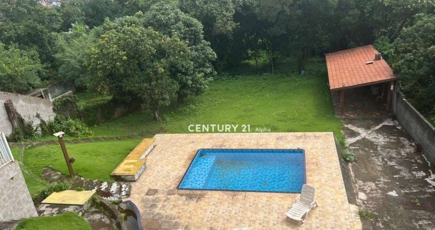 Chácara à Venda no Cristal Park 3 - Espaço e Conforto em Meio à Natureza!
