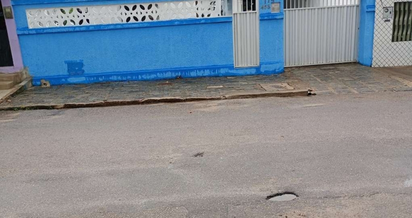 Casa para Venda em Fortaleza, Serrinha, 3 dormitórios, 1 suíte, 2 banheiros, 3 vagas