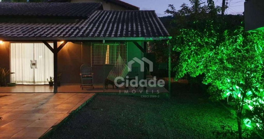 Casa com 2 dormitórios para alugar, 100 m² por R$ 2.400,00/mês - Ilha da Figueira - Jaraguá do Sul/SC