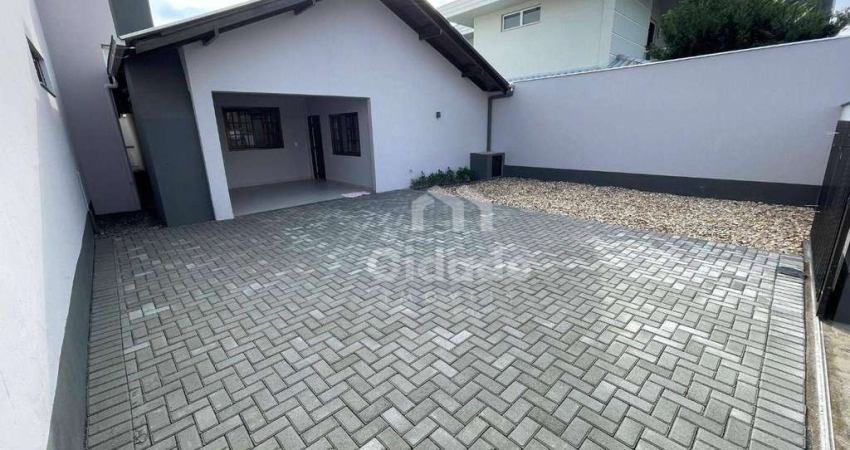 Casa com 4 dormitórios para alugar, 132 m² por R$ 3.900/mês - Vila Nova - Jaraguá do Sul/SC