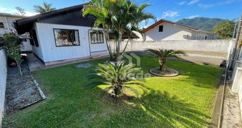 Casa com 4 dormitórios, 297 m² - venda por R$ 720.000,00 ou aluguel por R$ 3.000,00/mês - Água Verde - Jaraguá do Sul/SC