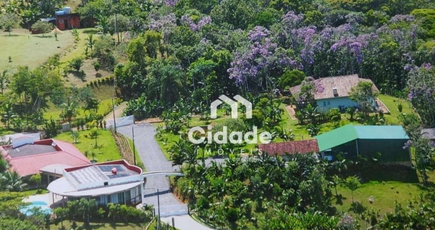 Chácara com 3 Casas de Campo e Saão de Festas com Piscina