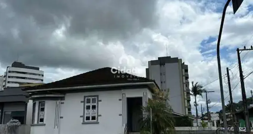 Casa comercial com 6 salas para alugar na Coronel Procópio Gomes de Oliveira, 638, Centro, Jaraguá do Sul