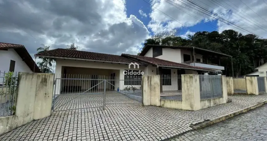 Casa com 4 quartos para alugar no Czerniewicz, Jaraguá do Sul 