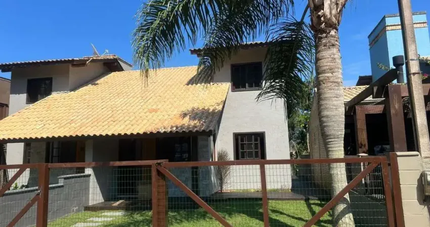Sobrado para Venda em Garopaba, Panoramico, 2 dormitórios, 1 suíte, 2 banheiros, 1 vaga