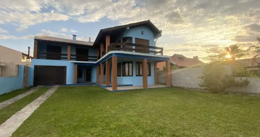 Casa Alto Padrão para Venda em Garopaba, Centro, 5 dormitórios, 2 suítes, 4 banheiros, 4 vagas