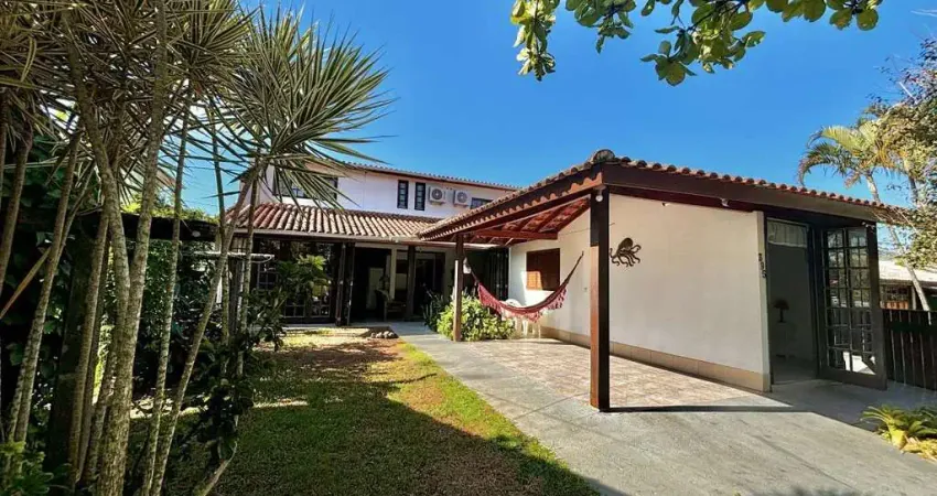 Casa para Venda em Garopaba, Centro de Garopaba, 4 dormitórios, 2 suítes, 2 banheiros, 1 vaga
