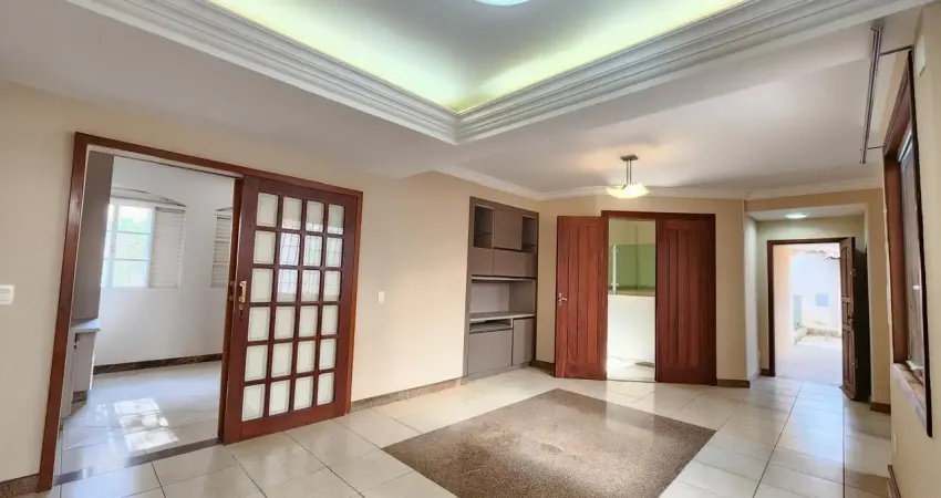 Casa com 4 quartos para alugar na Avenida Juiz Marco Túlio Isaac, 1, Jardim da Cidade, Betim