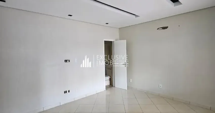 Alugo casa em condomínio fechado - 4 suítes - ampla - dois pavimentos - área gourmet