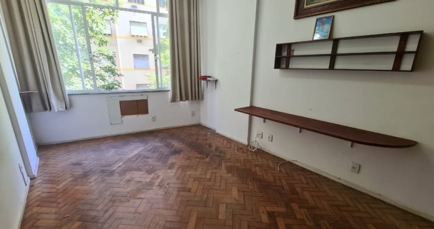 Vende  Studio  na Rua Domingos Ferreira - Quadra da Praia -   Copacabana.