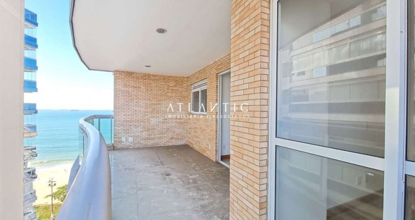 Apartamentos com 3 quartos, uma suíte, 2 vagas de garagem, conta com uma varanda ampla frente mar.