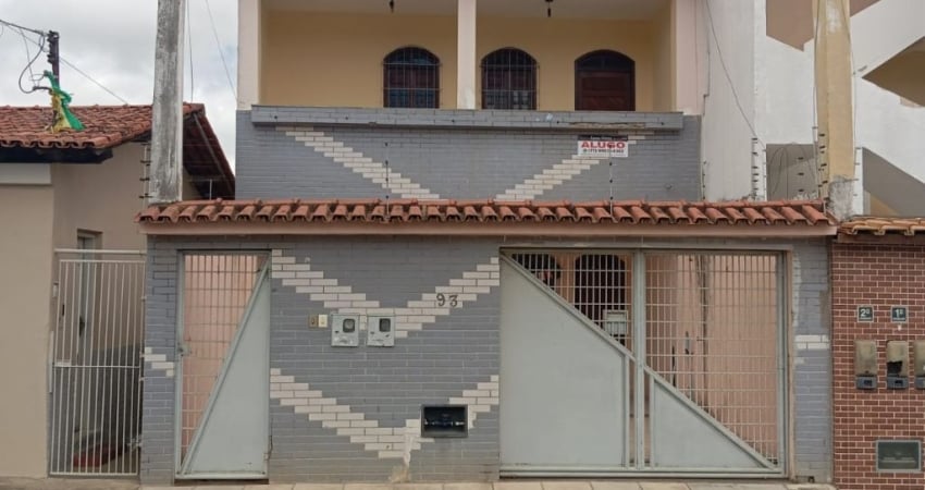 Casa com 3 quartos para alugar na Rua Poty, Alto Maron, Vitória da Conquista
