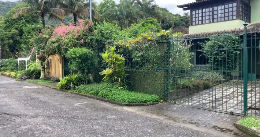 Agradável casa em condomínio 4 quartos em Vargem Grande